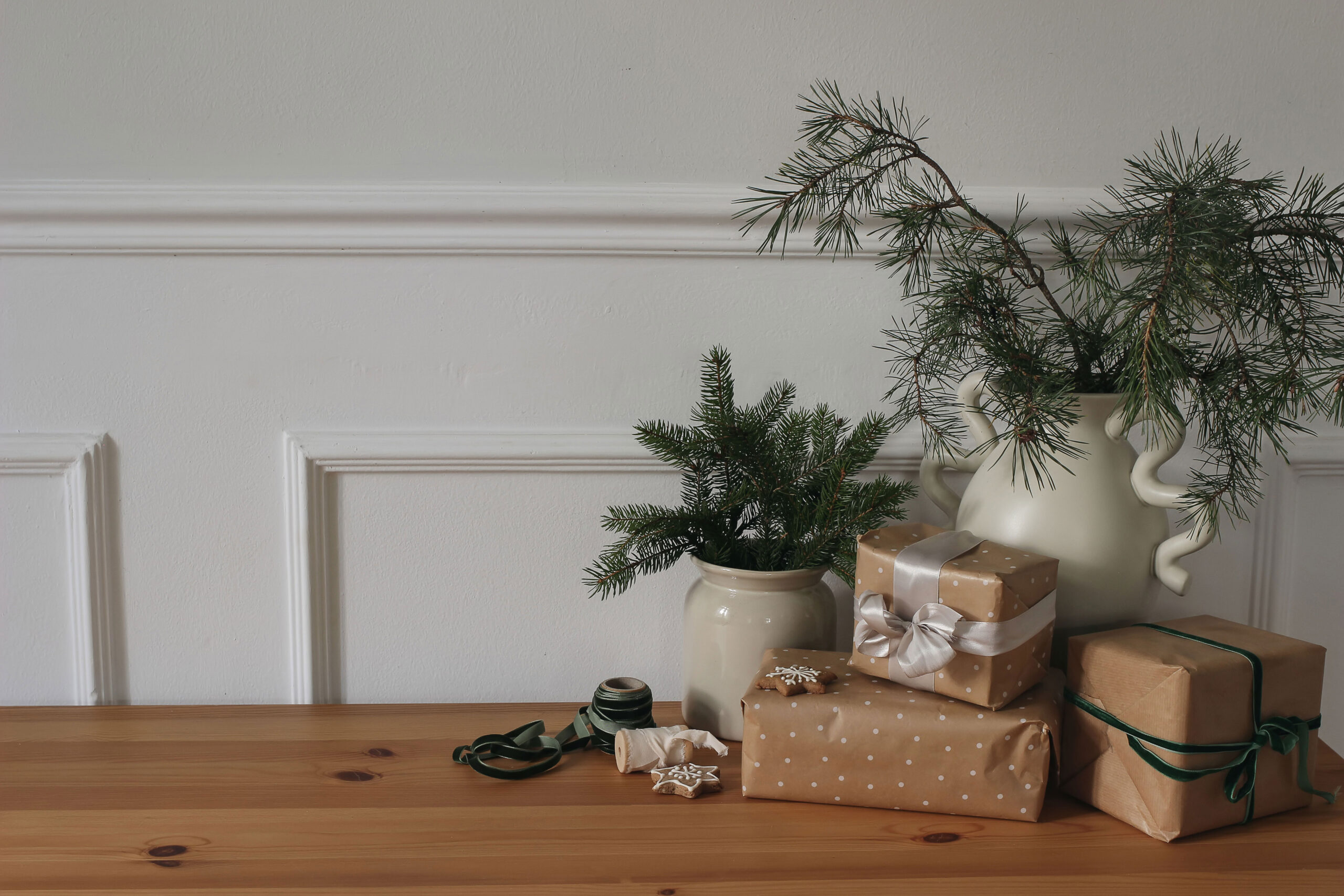 Deck the Halls with HandiTap: Your Holiday Home Service Guide 🎄